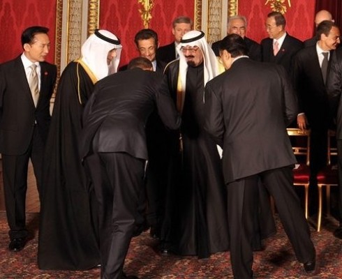 Obama se inclina ante el Rey saudí en Europa. G20, Londres 1 abril 2009