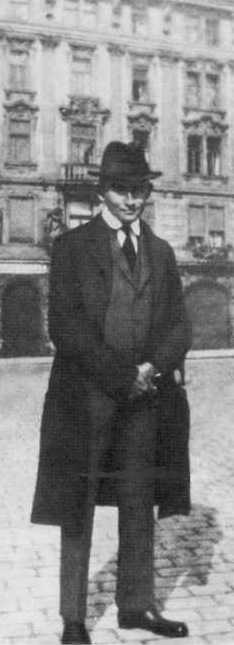 Franz Kafka, en Praga en 1922 (nació en Praga el 3 de julio de 1883 y falleció en el sanatorio Kierling, cerca de Viena, el 3 de junio de 1924)