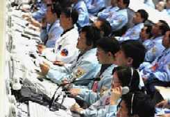 Seguimiento del Shenzhou V desde el Centro de control de misiones del Centro de Lanzamiento de Satélites de Jiuquan