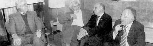 El 6 de abril de 2004 se reunieron en Barcelona el ex jesuita Javier Arzallus, del PNV Partido Nacionalista Vasco; Jos&eacute; Manuel Beiras, del BNG Bloque Nacionalista Gallego; Pere Esteve, ex dirigente de CiU Convergencia i Unio, reconvertido al ERC; y Jos&eacute; Luis P&eacute;rez Carod, adalid de ERC Esquerra Republicana de Catalunya. Los tres primeros fueron firmantes de la autodenominada Declaraci&oacute;n de Barcelona, el 16 de julio de 1998