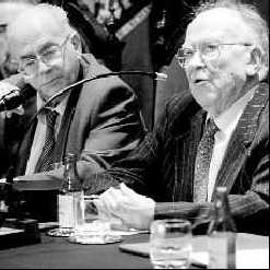 Santiago Carrillo, secretario general del Partido Comunista de Espa&ntilde;a entre 1960 y 1982, interviene en el nombramiento de Laso como hijo adoptivo de Oviedo