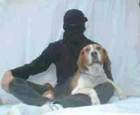 Terrorista encapuchadx tras emancipar a una perra beagle en Le&oacute;n