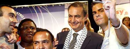 el presidente Zapatero se deja agasajar y engalanar por mahometanos sarracenos