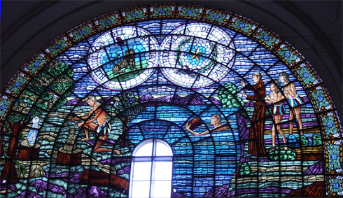 vidriera de la basílica de Caacupe con el escudo de la República