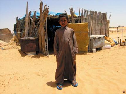 Saddam, de Bandladesh, en el campo de entrenamiento para jinetes camelleros de Umm al Quwain UAE, fue vendido por su padre a cambio de alcohol (foto de Daoud Hkan)