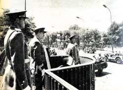 Francisco Franco en el desfile de los &laquo;25 a&ntilde;os de Paz