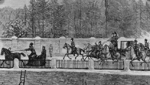 El 13 de marzo de 1881 el zar Alejandro II se traslada plácidamente en su coche de caballos por San Petersburgo... pero poco después
