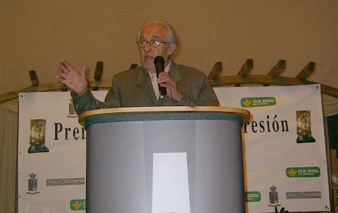 Gustavo Bueno interviene en la entrega a Juan Vega del premio Libertad de Expresi&oacute;n, el 24 de noviembre de 2007