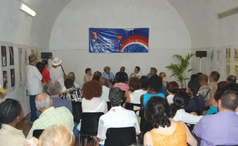 Radamés Giro Almenares presenta su Diccionario Enciclopédico de la Música en Cuba el 20 de febrero de 2008 en la XVII Feria Internacional del Libro de Cuba