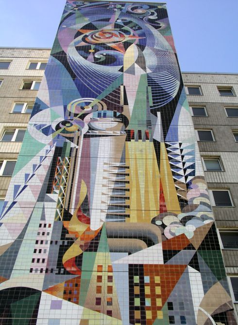José Renau: mural de la escalera izquierda de la antigua residencia de estudiantes de la ciudad nueva de Halle, Halle-Neustadt