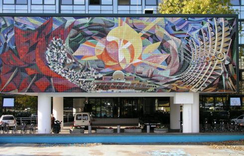 José Renau: mural en Halle (ciudad vieja), en la Thaelmannplatz, hoy Magdeburgstrasse 36, en lo que era el Energie Kombinat