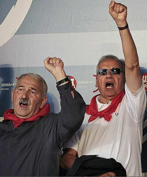 La vieja guardia, José Ángel Fernández Villa y Alfonso Guerra en el acto de afirmación socialdemócrata celebrado en Rodiezmo, 6 septiembre 2009