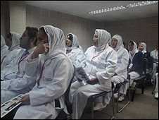 Velados empleados bolivianos del Hospital islámico en Bolivia