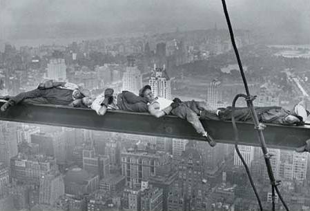 Charles Ebbets, Break Time, Rockefeller Center, 1932 Charles Ebbets, Break Time, Rockefeller Center, 1932