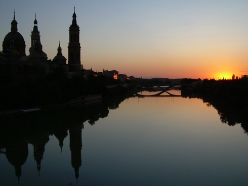 El Ebro en Zaragoza de noche