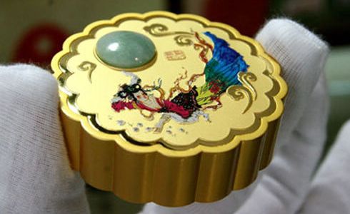 Pastel de luna hecho en oro macizo, al precio de un año del salario medio de China