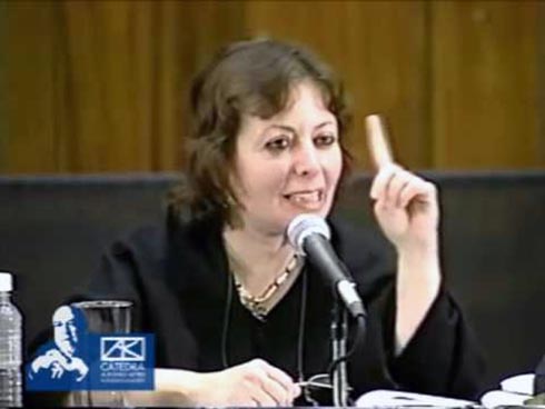 Ikram Antaki en una conferencia