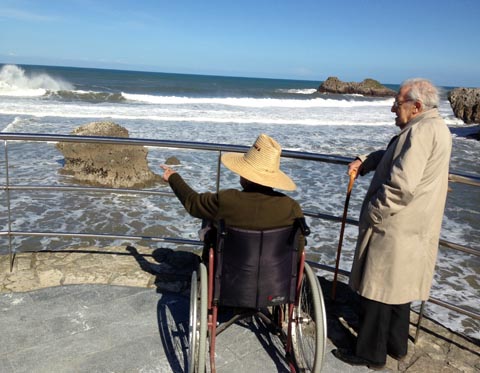 Gustavo Bueno y Carmen Sánchez en Llanes, febrero 2014