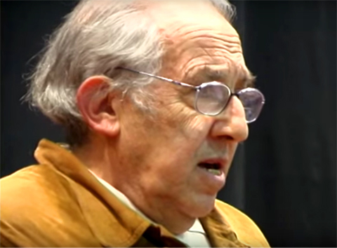 Gustavo Bueno durante una conferencia Gustavo Bueno durante una conferencia